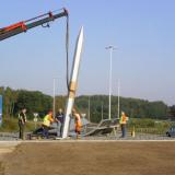 Montering av skulpturgr.i Jämshögs rondellen, väg 121. 2006